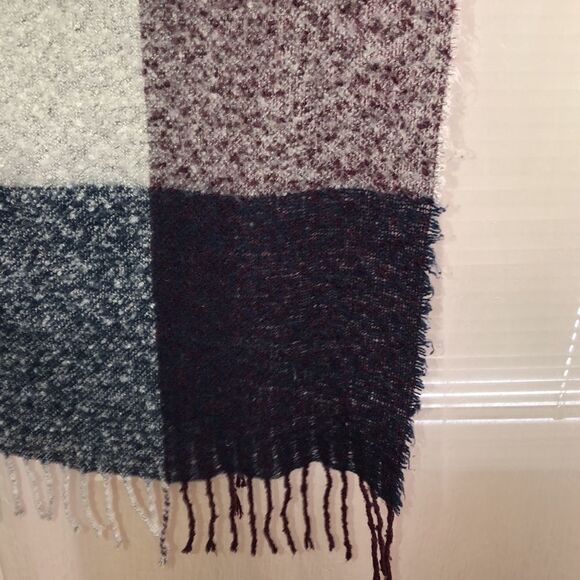 Large Fringe Knit Tasseled Color-block Scarf Wrap - Picture 3 of 6